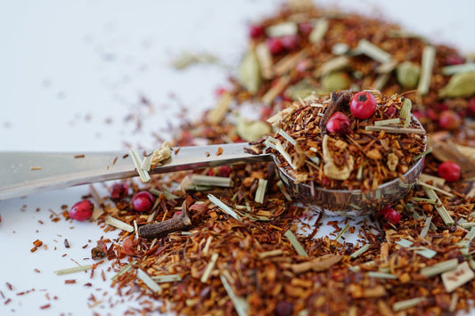 Rooibos : l’infusion rouge d’Afrique, héritage ancestral et trésor botanique - Pure Tea