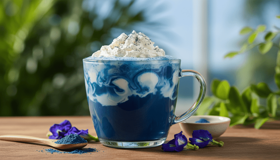 Blue matcha : bienfaits, recettes et secrets de cette poudre de fleur de pois papillon bio - Pure Tea